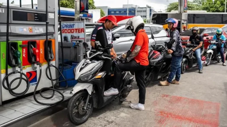 Oil Prices Surge Above $100 Despite Record Reserve Release
